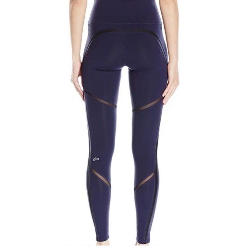 ALO Yoga Continuity Capri Legging In Rich Navy